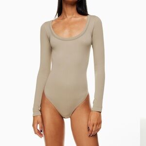 Aritzia Sunday Best Rib Seamless Longsleeve Bodysuit NWT Medium